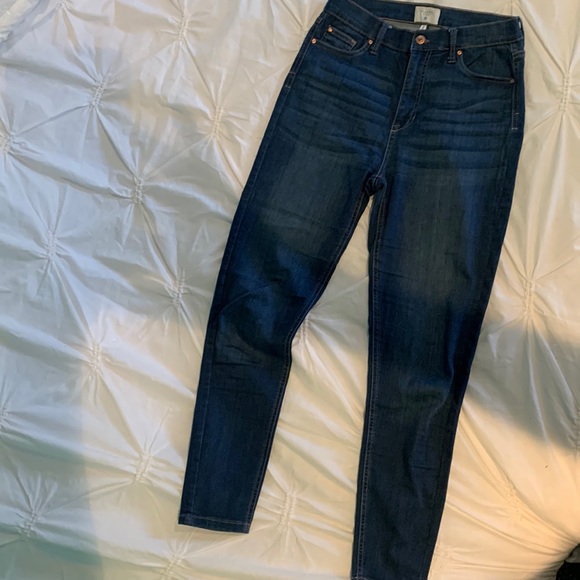 High rise Skinny Jean - Picture 1 of 3